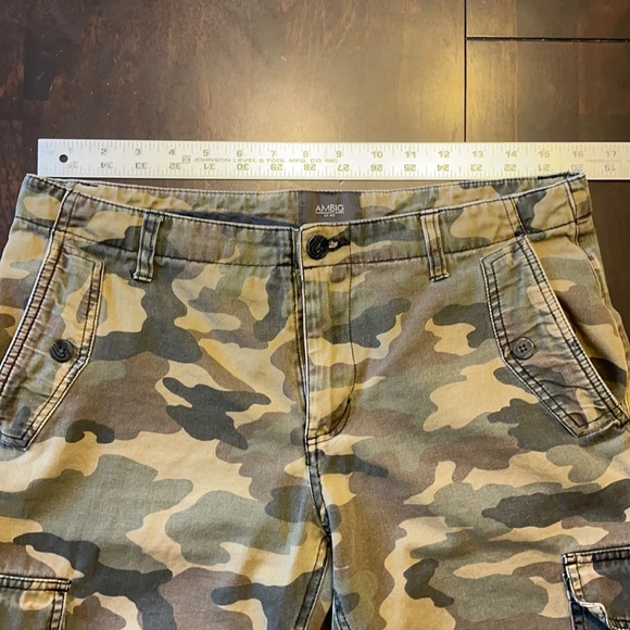 Men's Camo Cargo Shorts 32 - Picture 9 of 10